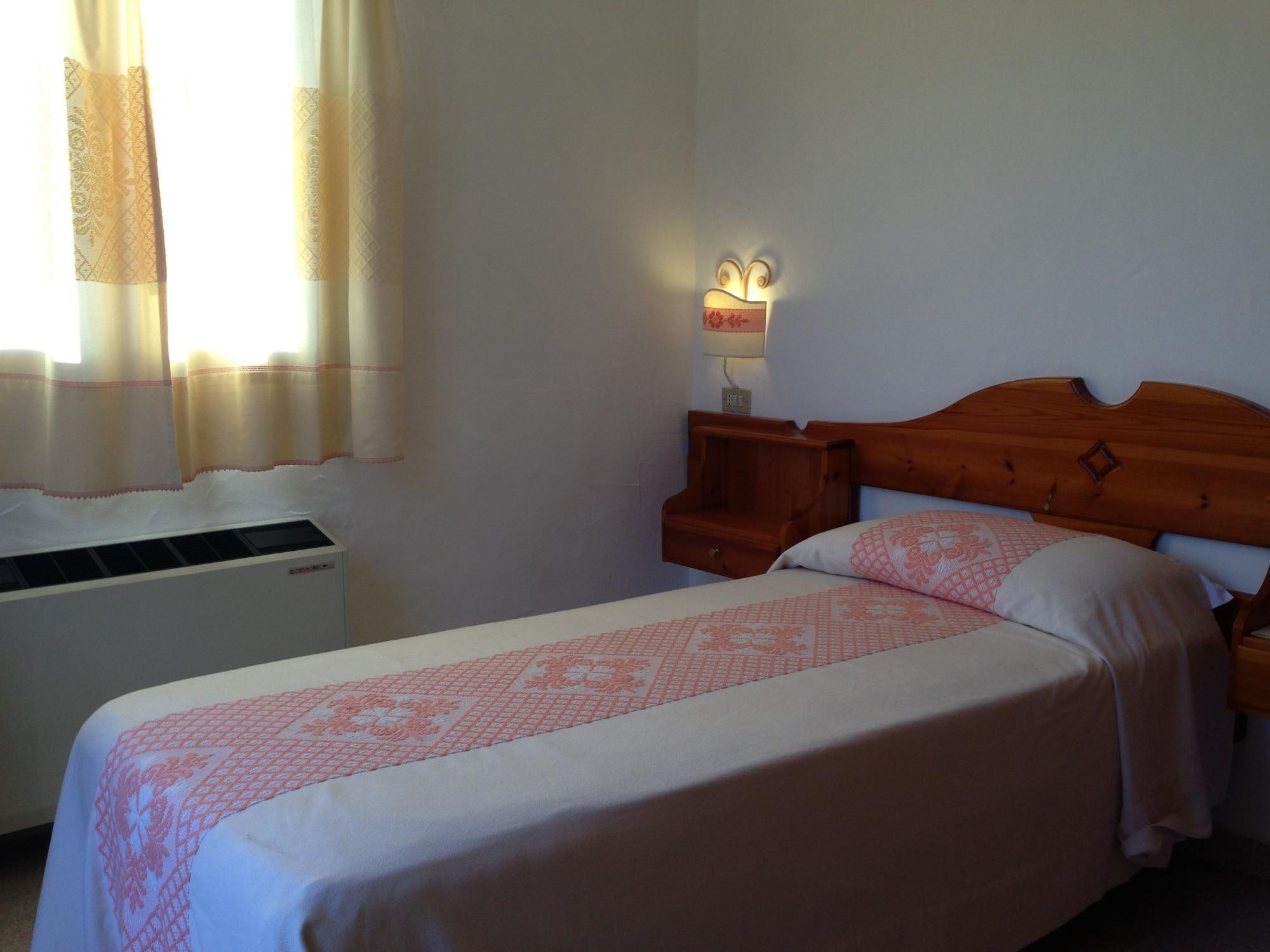 Hotel 3 Botti Baja Sardinia Bagian luar foto