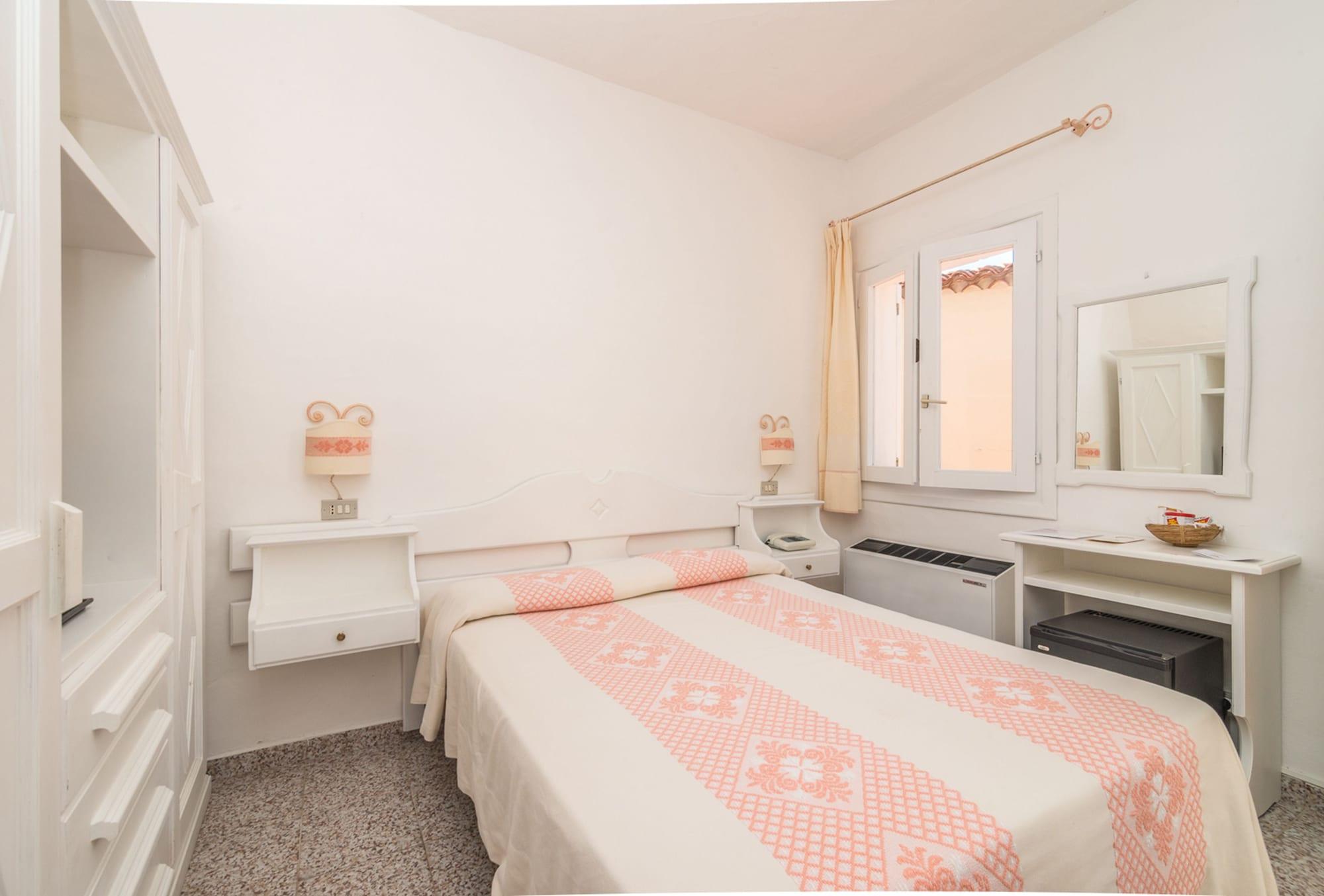Hotel 3 Botti Baja Sardinia Bagian luar foto