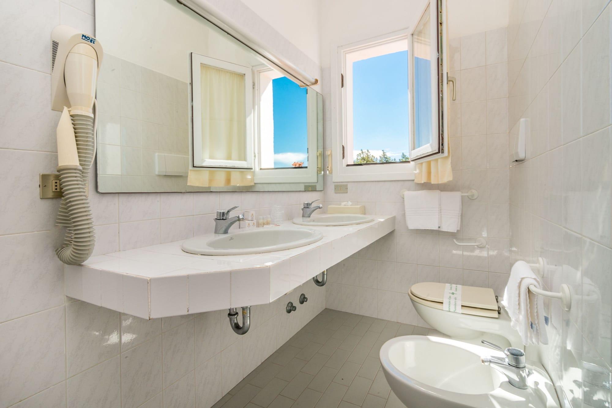 Hotel 3 Botti Baja Sardinia Bagian luar foto