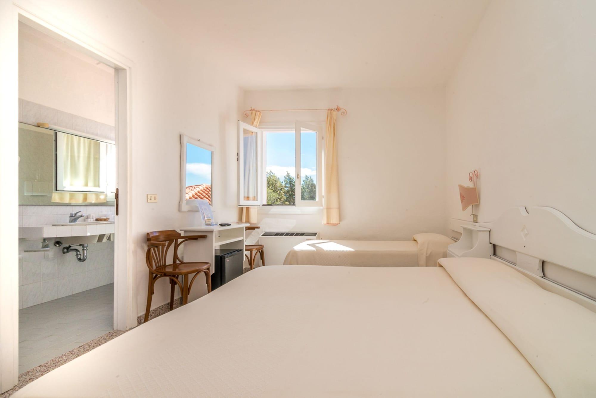 Hotel 3 Botti Baja Sardinia Bagian luar foto
