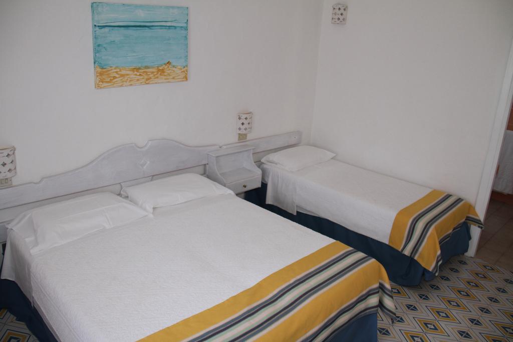 Hotel 3 Botti Baja Sardinia Bagian luar foto