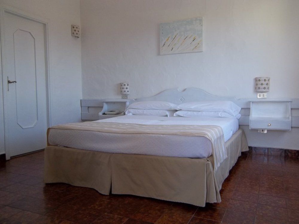 Hotel 3 Botti Baja Sardinia Bagian luar foto